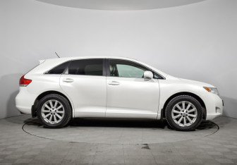 Подержанный автомобиль Toyota Venza 2009 года (4 фото)