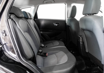 Подержанный автомобиль Nissan Qashqai 2010 года (15 фото)