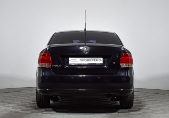 Подержанный автомобиль Volkswagen Polo Sedan 2011 года (6 фото)