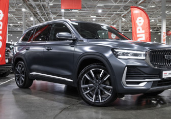 Подержанный автомобиль Geely Monjaro 2024 года (10 фото)