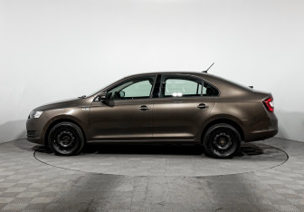 Подержанный автомобиль Skoda Rapid Liftback 2018 года (8 фото)