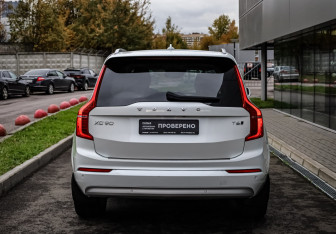 Подержанный автомобиль Volvo XC90 2022 года (6 фото)