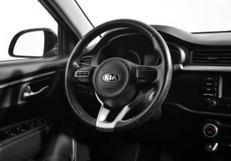 Подержанный автомобиль Kia Rio Hatchback 2019 года (15 фото)
