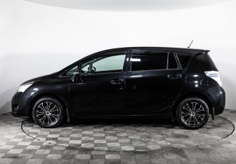 Подержанный автомобиль Toyota Verso 2013 года (8 фото)