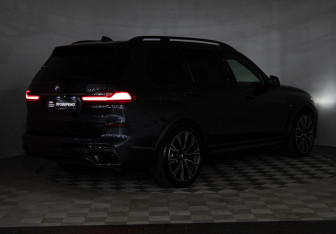 Подержанный автомобиль BMW X7 2019 года (38 фото)