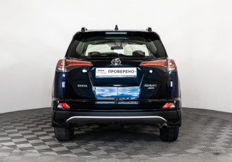 Подержанный автомобиль Toyota RAV4 2018 года (6 фото)