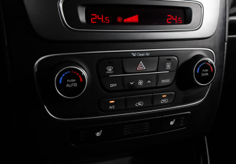 Подержанный автомобиль Kia Sorento 2015 года (15 фото)