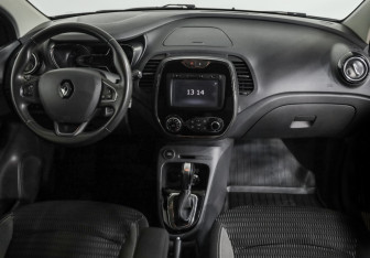 Подержанный автомобиль Renault Kaptur 2018 года (10 фото)