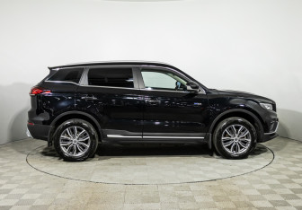Подержанный автомобиль Geely Atlas Pro 2022 года (4 фото)