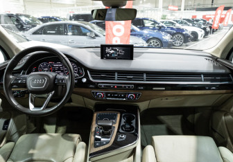 Подержанный автомобиль Audi Q7 2017 года (18 фото)