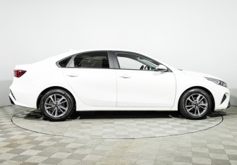 Подержанный автомобиль Kia K3 Sedan 2021 года (4 фото)