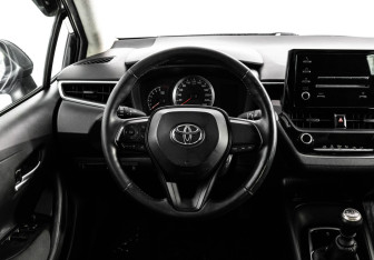Подержанный автомобиль Toyota Corolla Sedan 2019 года (11 фото)