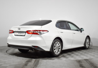 Подержанный автомобиль Toyota Camry Sedan 2022 года (5 фото)
