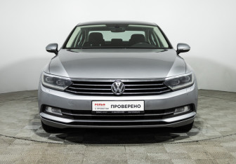 Подержанный автомобиль Volkswagen Passat Sedan 2017 года (2 фото)