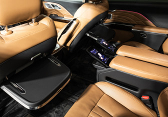 Подержанный автомобиль Hongqi HQ9 2022 года (17 фото)