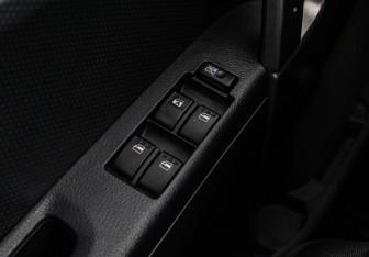 Подержанный автомобиль Daihatsu Terios 2006 года (14 фото)