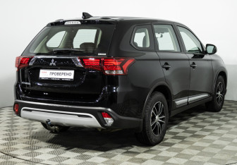 Подержанный автомобиль Mitsubishi Outlander 2021 года (5 фото)