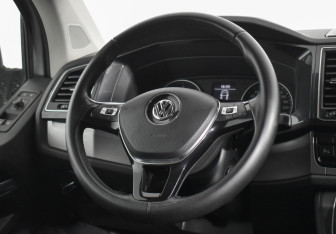 Подержанный автомобиль Volkswagen Caravelle 2018 года (15 фото)