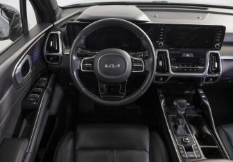 Подержанный автомобиль Kia Sorento 2022 года (10 фото)