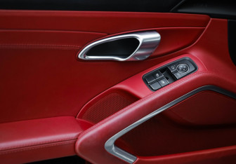 Подержанный автомобиль Porsche Cayman 2017 года (22 фото)