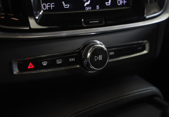 Подержанный автомобиль Volvo S90 2018 года (19 фото)