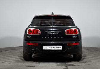 Подержанный автомобиль MINI Clubman Wagon 2016 года (6 фото)