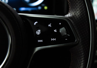 Подержанный автомобиль Hongqi H9 2023 года (19 фото)