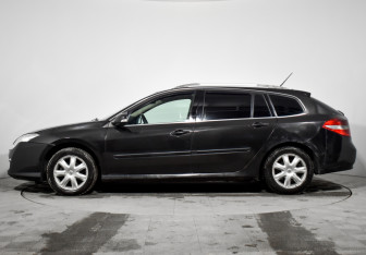Подержанный автомобиль Renault Laguna Wagon 2009 года (8 фото)