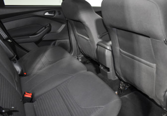 Подержанный автомобиль Ford Focus Sedan 2017 года (13 фото)