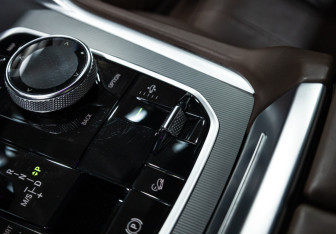 Подержанный автомобиль BMW X6 2022 года (26 фото)