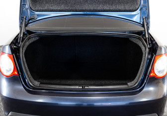 Подержанный автомобиль Volkswagen Jetta Sedan 2010 года (15 фото)