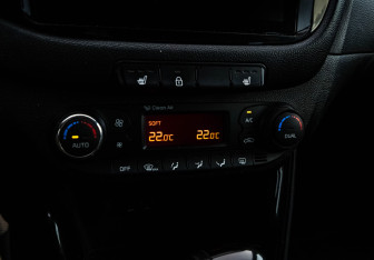 Подержанный автомобиль Kia Ceed Hatchback 2015 года (14 фото)