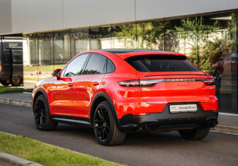 Подержанный автомобиль Porsche Cayenne 2019 года (8 фото)