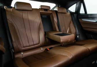 Подержанный автомобиль BMW X6 2015 года (24 фото)