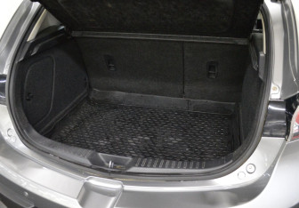 Подержанный автомобиль Mazda 3 Hatchback 2011 года (15 фото)