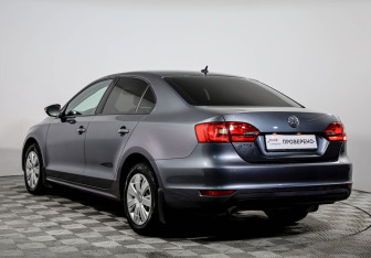 Подержанный автомобиль Volkswagen Jetta Sedan 2012 года (7 фото)