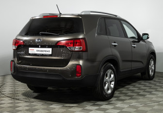Подержанный автомобиль Kia Sorento 2016 года (5 фото)