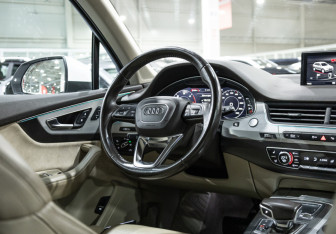 Подержанный автомобиль Audi Q7 2018 года (15 фото)