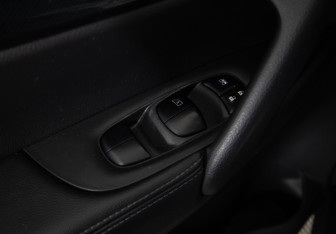 Подержанный автомобиль Nissan X-Trail 2015 года (22 фото)