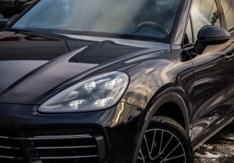Подержанный автомобиль Porsche Cayenne 2018 года (2 фото)