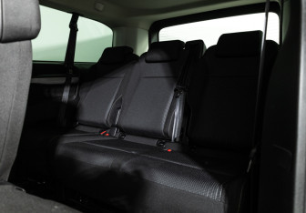 Подержанный автомобиль Peugeot Traveller 2021 года (19 фото)