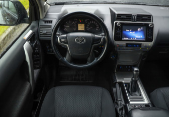 Подержанный автомобиль Toyota Land Cruiser Prado 2019 года (12 фото)