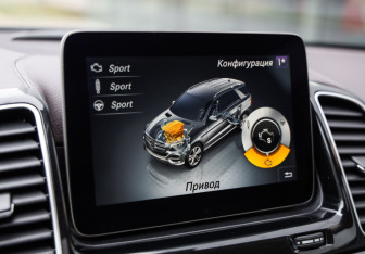 Подержанный автомобиль Mercedes-Benz GLE 2016 года (17 фото)