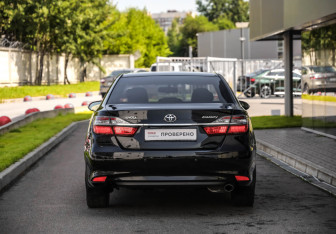 Подержанный автомобиль Toyota Camry Sedan 2014 года (7 фото)