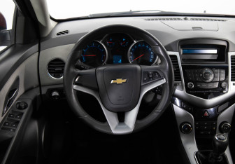 Подержанный автомобиль Chevrolet Cruze Sedan 2010 года (10 фото)