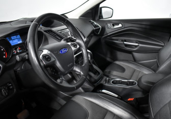 Подержанный автомобиль Ford Kuga 2015 года (9 фото)