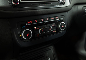 Подержанный автомобиль Volkswagen Tiguan 2015 года (16 фото)