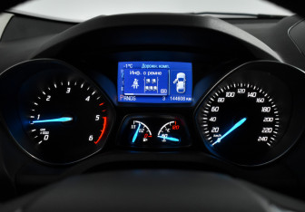 Подержанный автомобиль Ford Kuga 2013 года (19 фото)