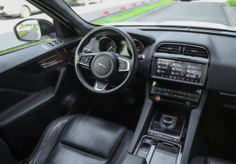 Подержанный автомобиль Jaguar F-Pace 2020 года (13 фото)