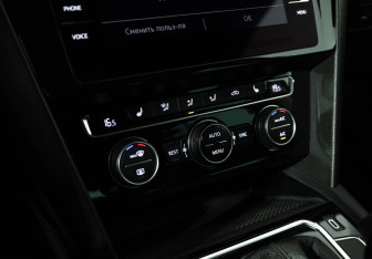 Подержанный автомобиль Volkswagen Passat Wagon 2019 года (18 фото)